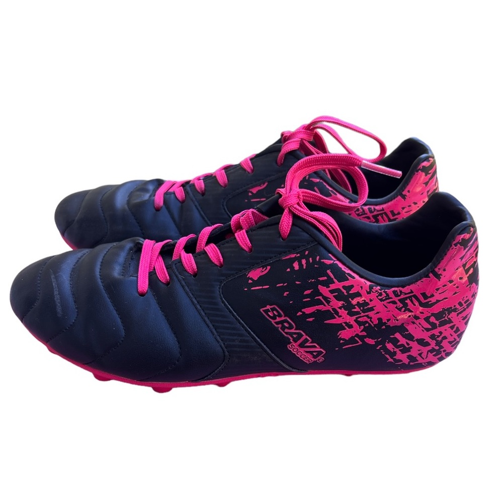 GIRL’S BRAVA SOCCER CLEATS SIZE 5.5 D BLACK AND PINK